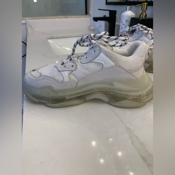 BALENCIAGA WOMEN  TRIPLE S SNEAKER SIZE 39 - Picture 8 of 16